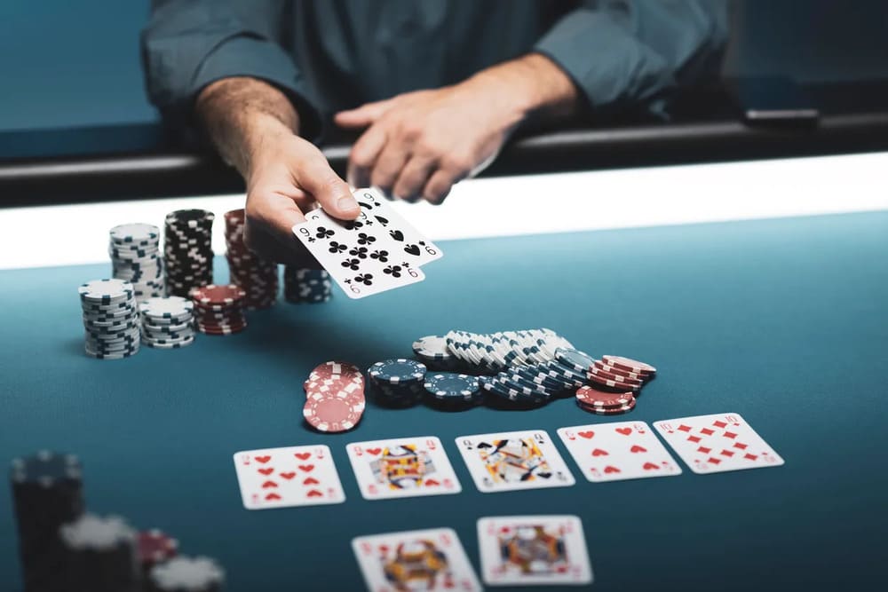 Đặt cược trong Short Deck Poker cơ bản như thế nào